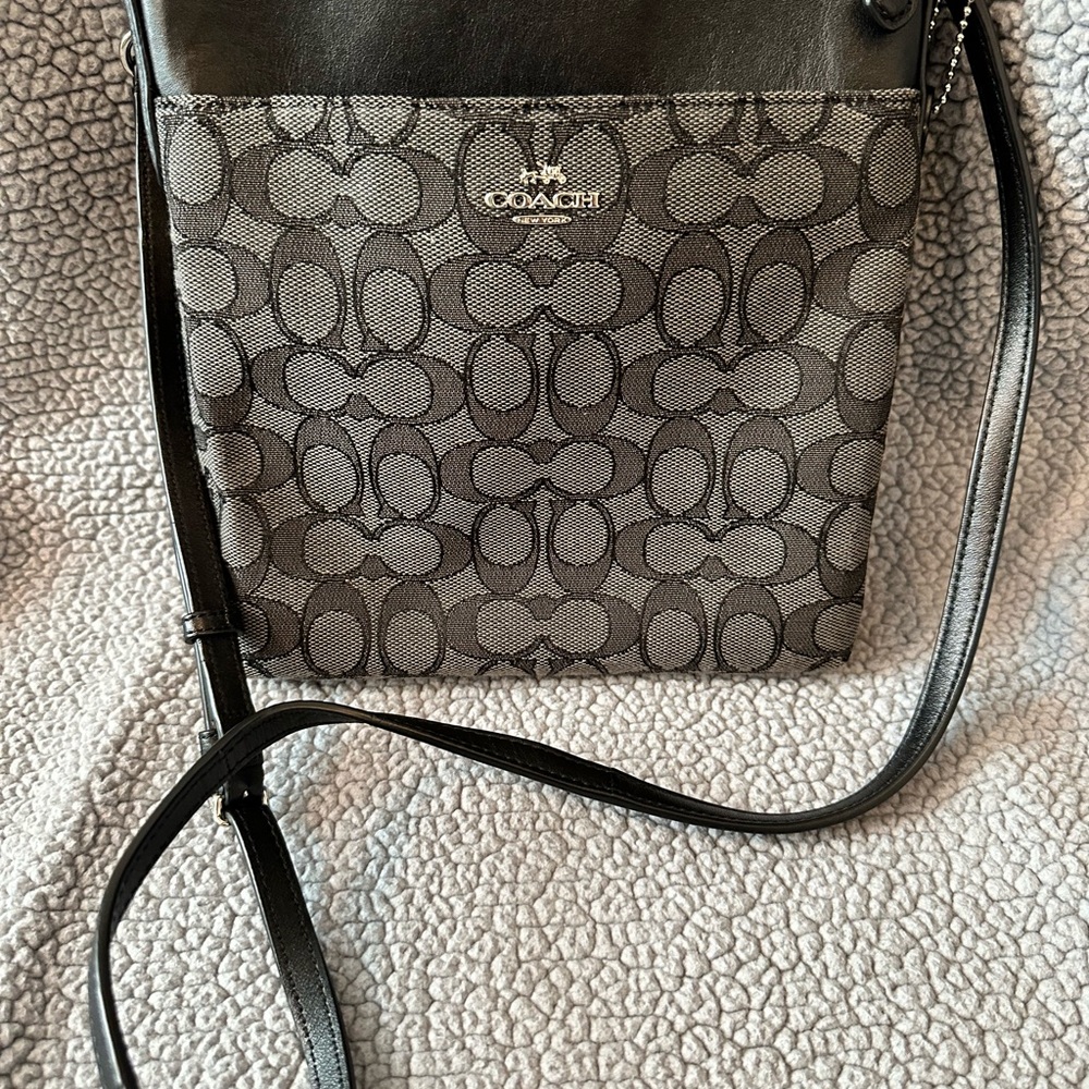 Coach Signature Crossbody Bag - Black